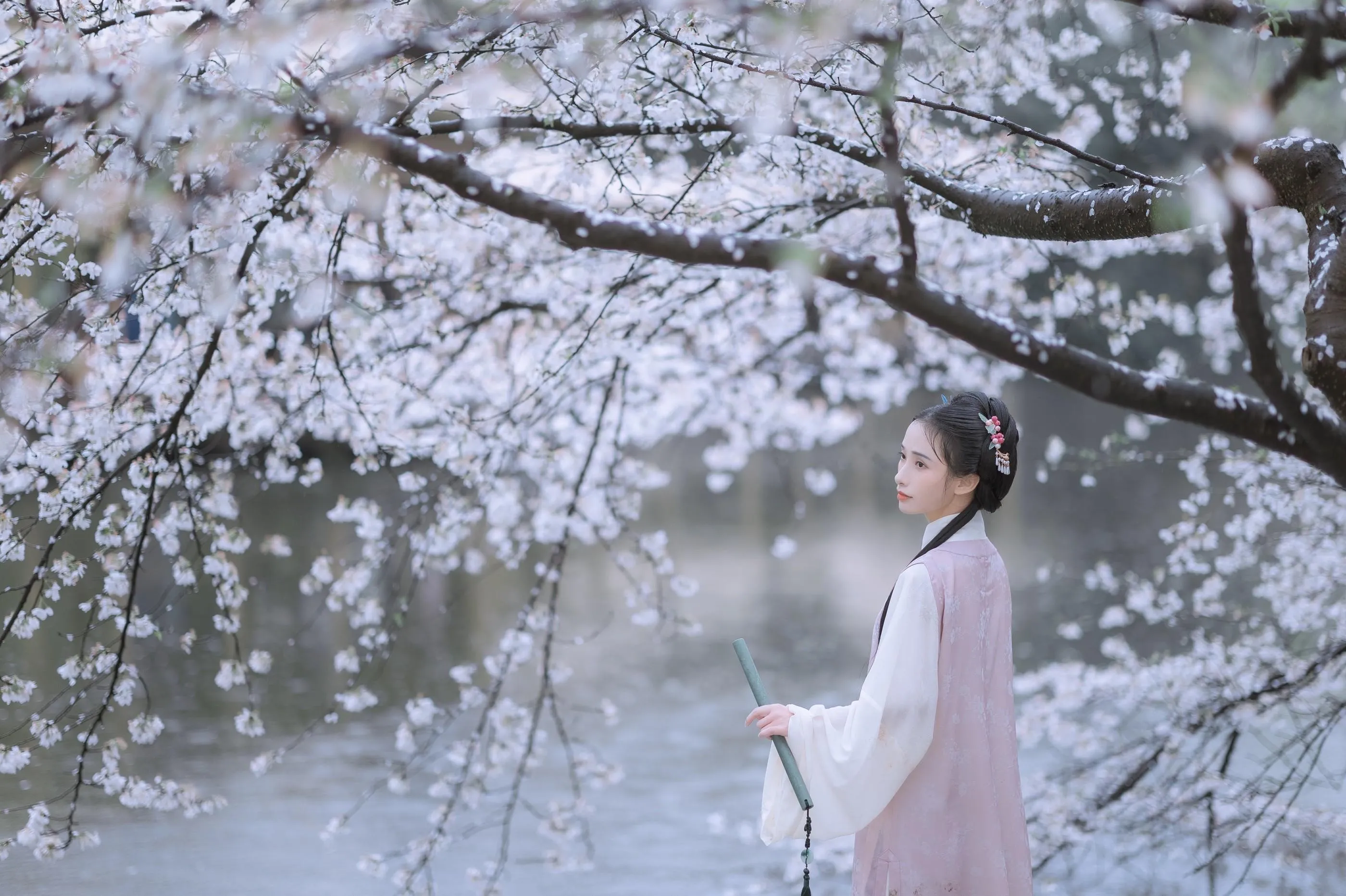 [艺图语] 2022.05.25 雨樱花 眸小妖 [46P]插图3